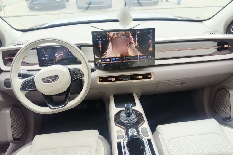 Used Geely Auto icon 2026 Model Chocolate 1.5TD Pure & Refined Edition Center Console