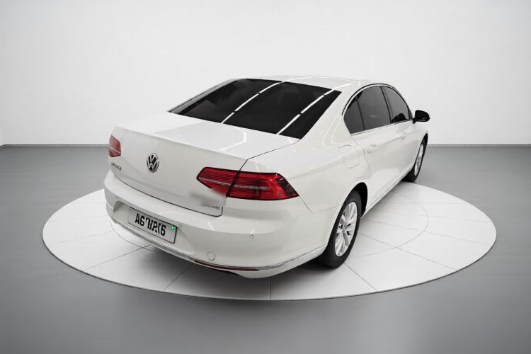 Used Volkswagen Magotan 2017 330TSI DSG Comfort Model Rear Right 45 Deg