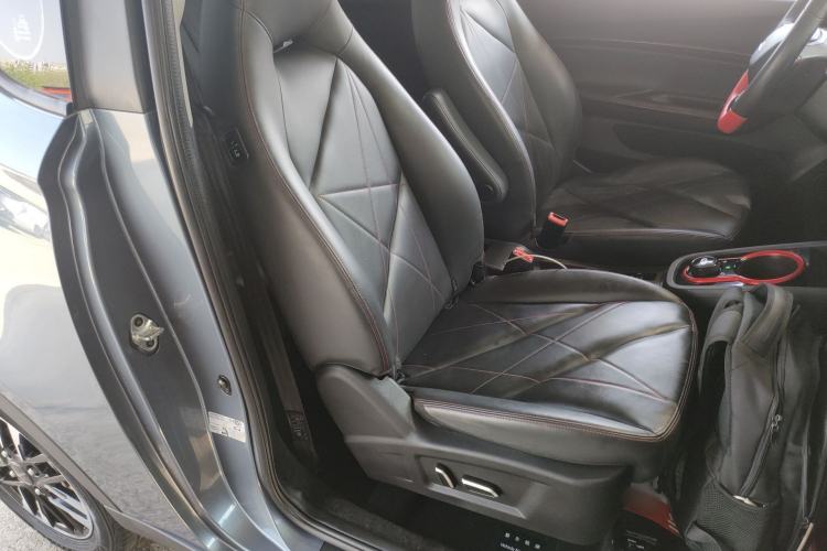 Used Chery QQ Little Ant 2022 Restyled Version Sweet Pink Edition Half-Sugar Version 30.6 kWh 30 kW 301 km Right Front Seat