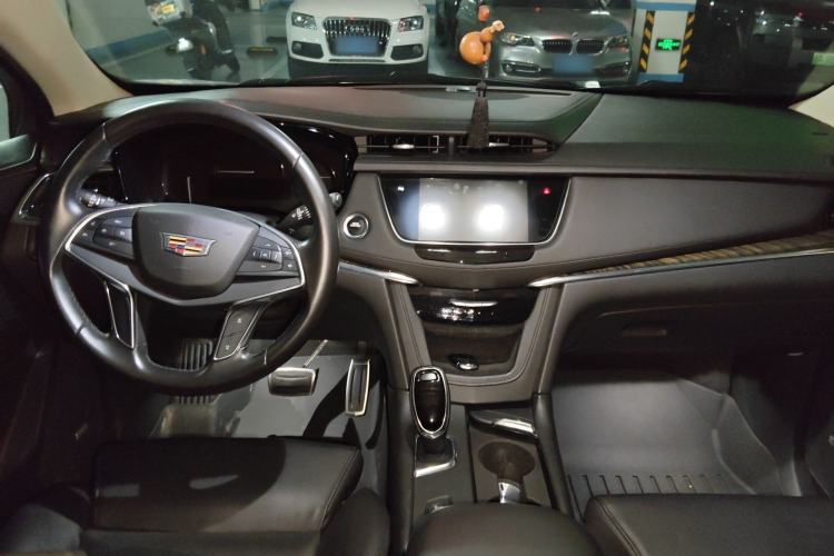 Used Cadillac XT5 2016 28T Four-Wheel Drive Luxury Model Center Console