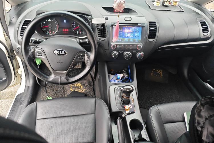 Used Kia K3 2013 1.6L Automatic GL Center Console