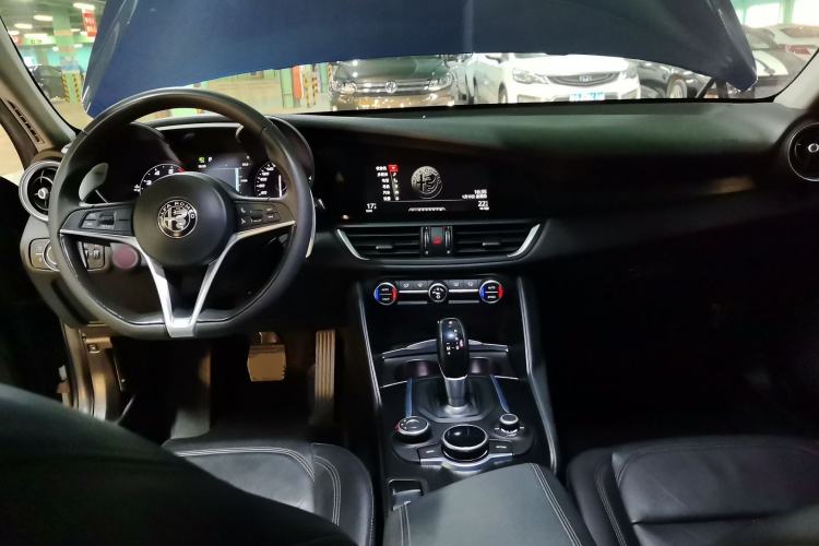 Used Alfa Romeo Giulia 2017 2.0T 280HP Luxury Edition
