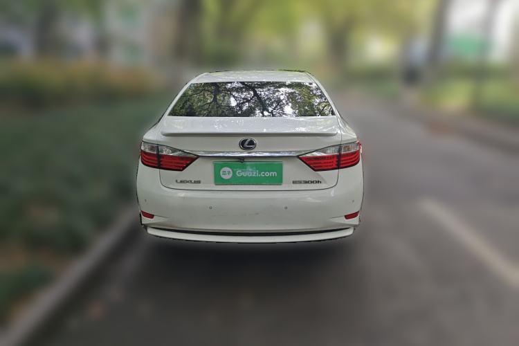 Used Lexus ES 2014 300h Elite Edition
