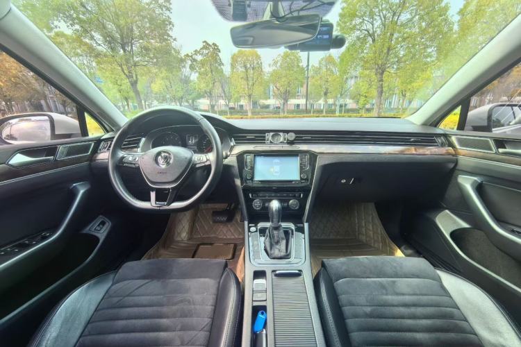 Used Volkswagen Magotan 2017 330TSI DSG Luxury Model