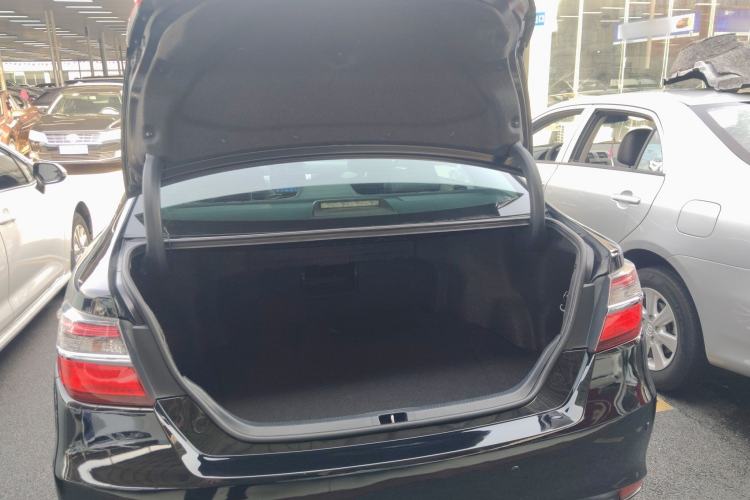 Used Toyota Camry 2015 2.0G Premier Edition Trunk