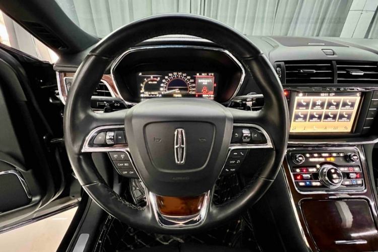 Used Lincoln Continental 2018 2.0T Two-Wheel Drive Deluxe Edition Interior 2