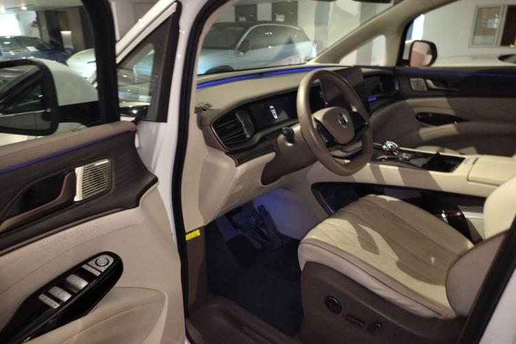 Used Denza D9 2022 DM-i 970 Four-Wheel Drive Flagship Model
