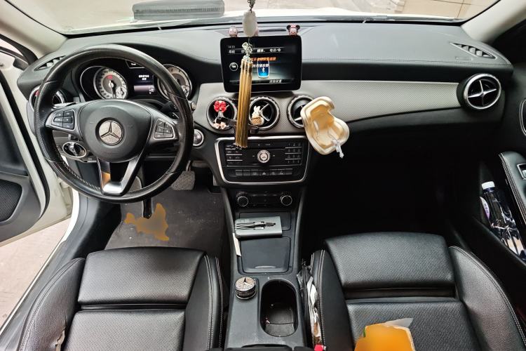 Used Mercedes-Benz GLA 2016 GLA 200 Fashion Model Center Console
