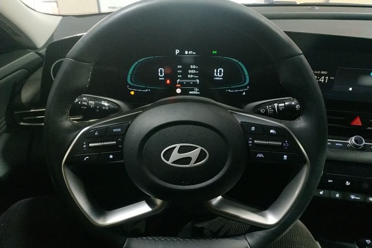 Used Hyundai Elantra 2023 1.5L CVT LUX Prestige Edition
