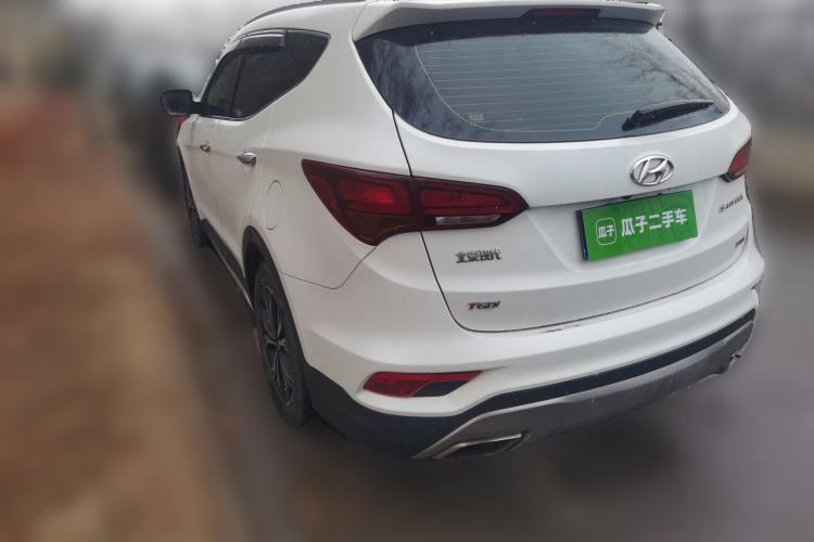 Used Hyundai Santa Fe 2017 2.0T Automatic All-Wheel Drive Smart 7-Seater