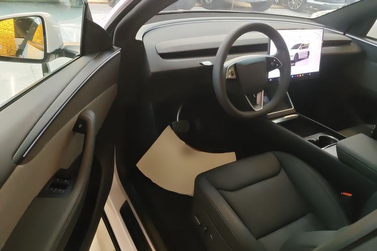 Used Tesla Model Y 2025 Rear-Wheel-Drive Version