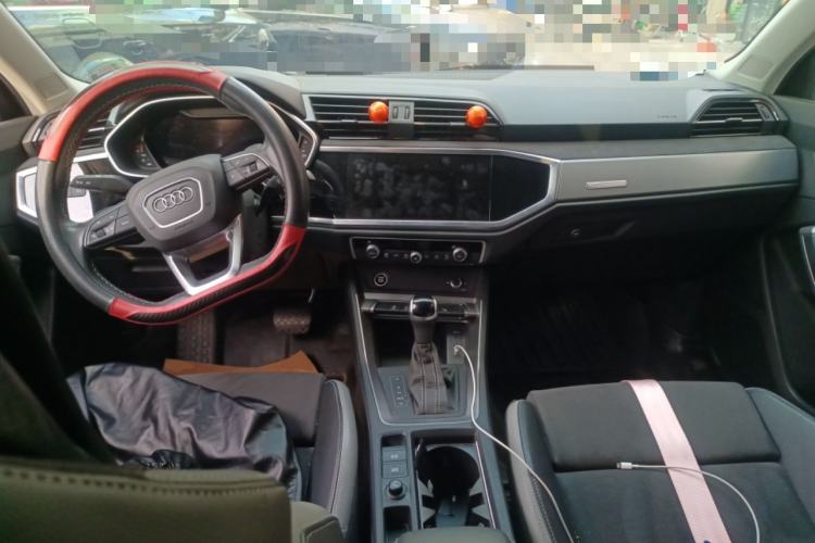 Used Audi Q3 2023 35 TFSI Fashion Dynamic Model (1.5T) Center Console