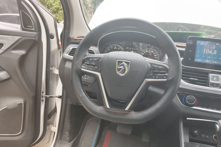 Used Baojun 730 2017 1.5T DCT Flagship Model 7 Seats China V Emission Standard Steering Wheel