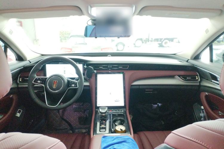 Used Hongqi H5 2024 2.0T Automatic Smart Connect Flagship Edition Center Console