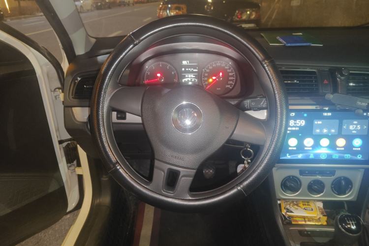 Used Volkswagen Gran Lavida 2013 1.6L Manual Fashion Model Steering Wheel