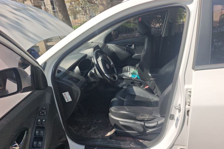 Used Hyundai ix35 2015 2.0L Automatic 2WD Smart Type China IV