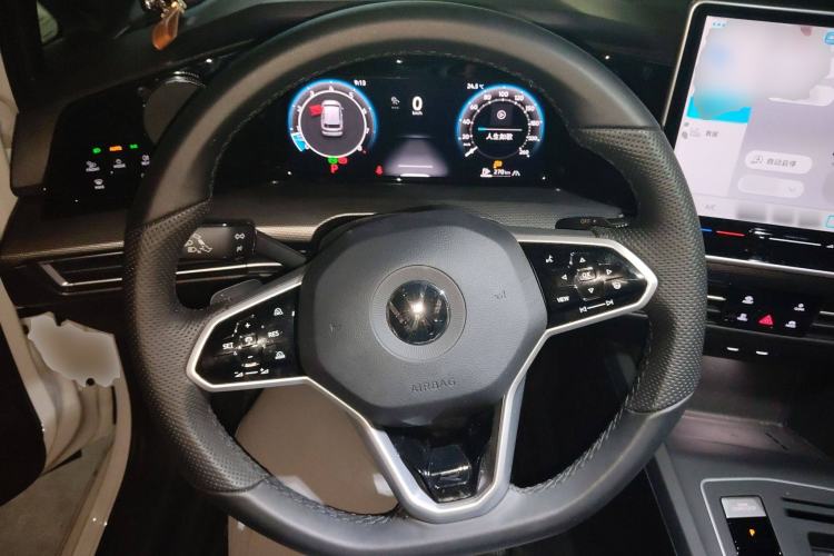 Used Volkswagen Golf 2025 Facelift 300TSI R-Line Steering Wheel