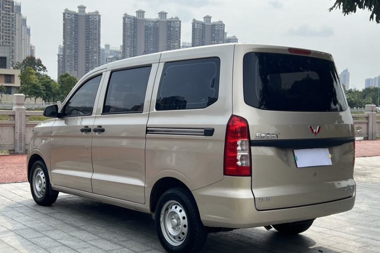 Used Wuling Hongguang V 2022 1.5L Jingqu Edition Electric-Assist LAR Exterior 1