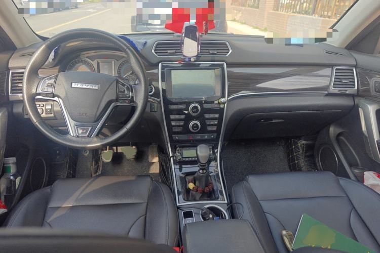 Used Haval H2 2016 Red-Label 1.5T Manual Two-Wheel Drive Luxury Model