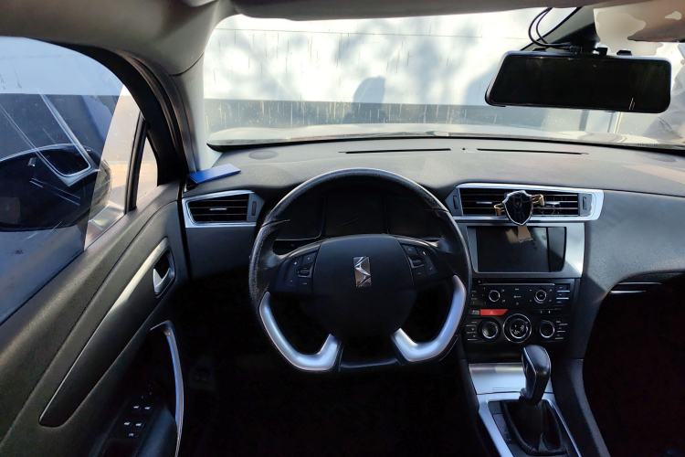 Used DS 6 2016 1.6T Luxury Edition THP160