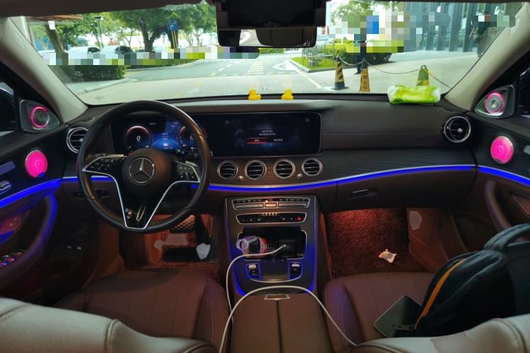 Used Mercedes-Benz E-Class New Energy 2022 Restyled E 350 e L Plug-in Hybrid Sedan Center Console