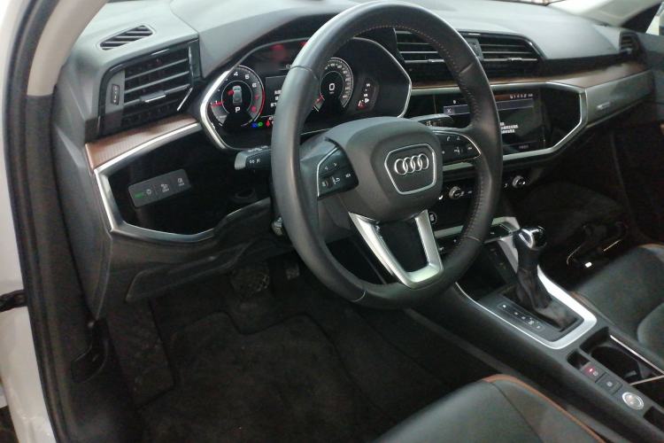 Used Audi Q3 2021 35 TFSI Fashionable and Elegant Model
