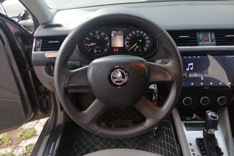 Used Skoda Octavia 2015 1.6L Automatic Yijie Edition Steering Wheel