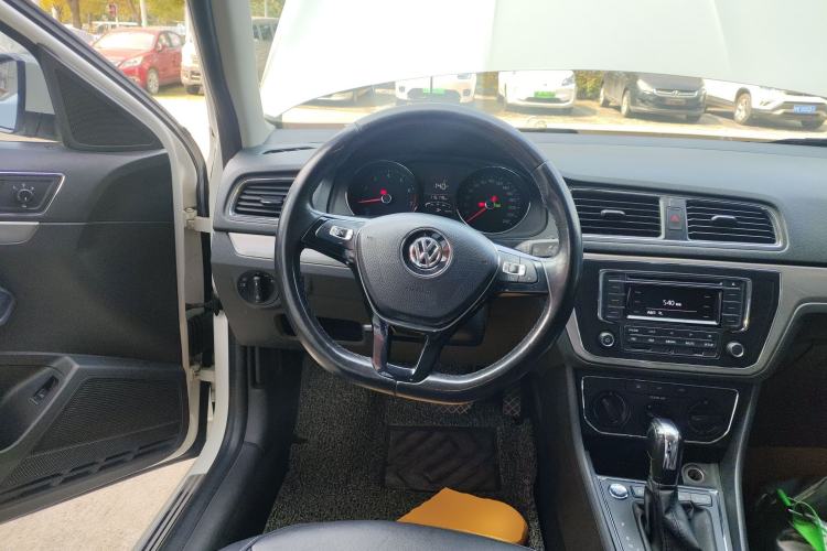 Used Volkswagen Lavida 2017 1.6L Automatic Comfort Edition
