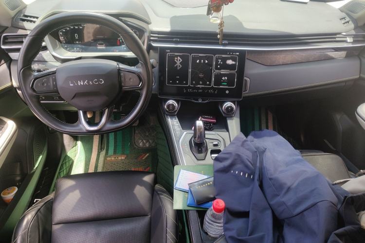 Used Lynk & Co 05 2020 2.0TD Two-Wheel Drive Shine Halo Center Console