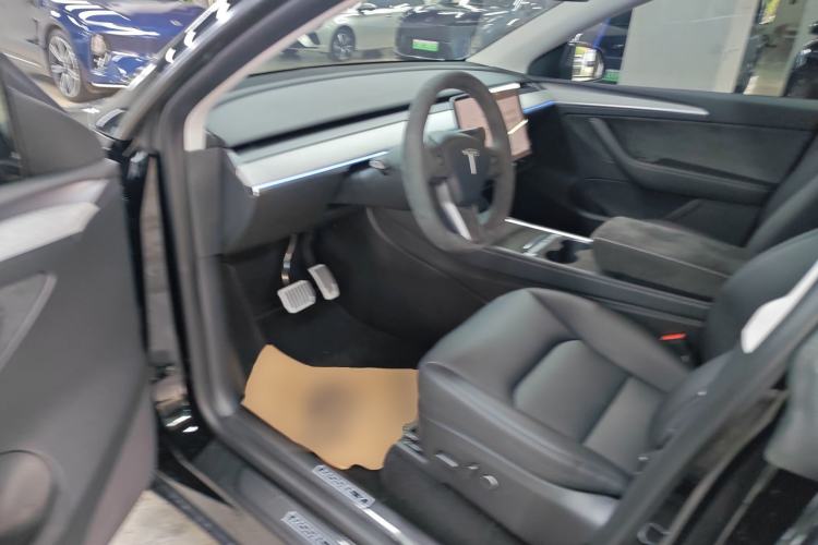 Used Tesla Model Y 2023 Rear-Wheel-Drive Version
