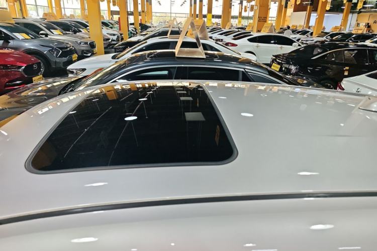 Used Toyota C-HR 2018 2.0L Leading with Sunroof China VI Standard Roof