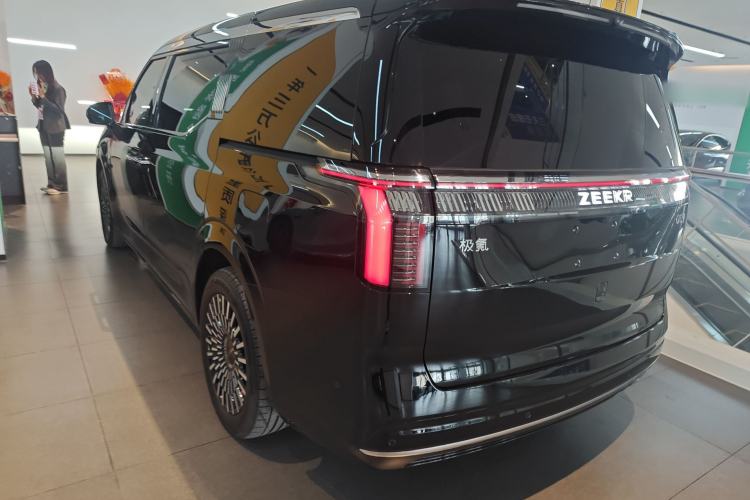 Used Zeekr 009 2024 7-Seater Aisle Version 108 kWh
