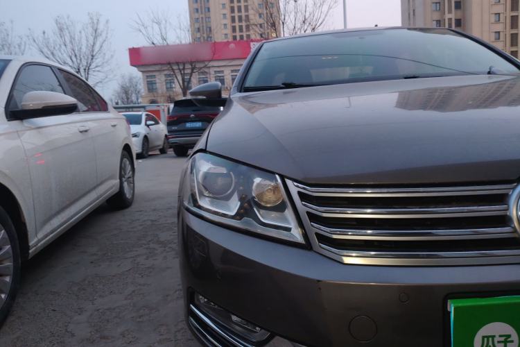 Used Volkswagen Magotan 2015 Revised Version 2.0 TSI Luxury Edition Right Front Headlight