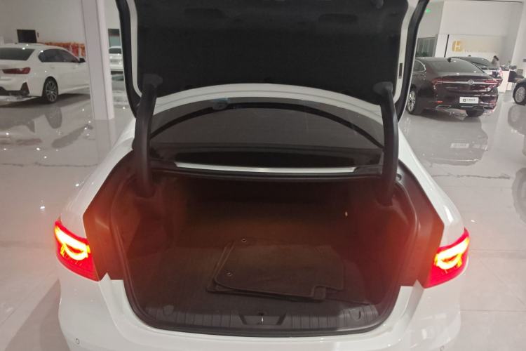 Used Jaguar XFL 2018 XFL 2.0T 250 PS Premium Edition
