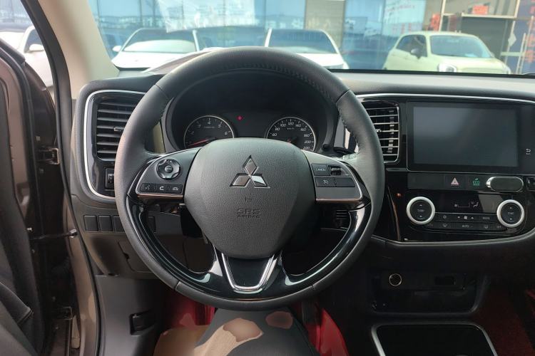 Used Mitsubishi Outlander 2018 2.0L Two-Wheel Drive Glory Edition 5 Seats