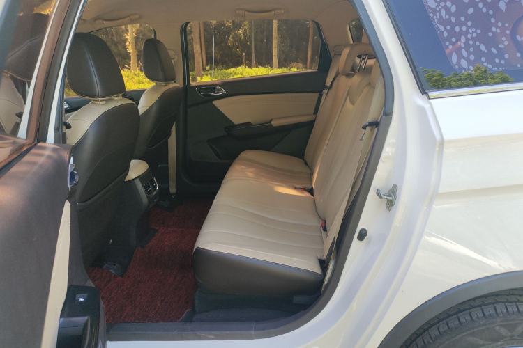 Used Baojun 310W 2017 1.5L Manual Fashion Model China V