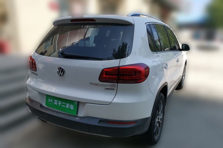 Used Volkswagen Tiguan 2015 1.8TSI Automatic All-Wheel-Drive Luxury Model Rear Right 45 Deg