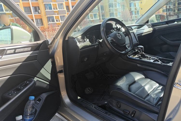 Used Volkswagen Phideon 2018 Revised Version 380TSI Two-Wheel Drive Business Edition Driver Seat