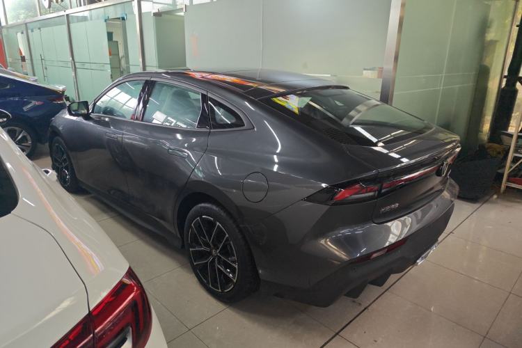 Used CHANGAN UNI-V iDD 2024 Blue Whale Smart Electric iDD 136km Luxury Model Exterior 5