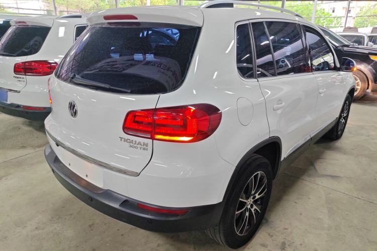 Used Volkswagen Tiguan 2016 300TSI Automatic Two-Wheel Drive Luxury Edition Rear Right 45 Deg