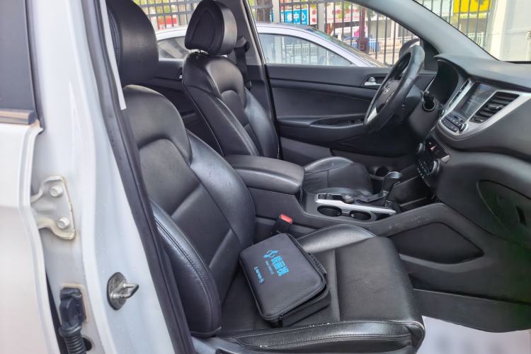 Used Hyundai Tucson 2015 1.6T Dual-Clutch Two-Wheel-Drive Smart Model Right Front Seat