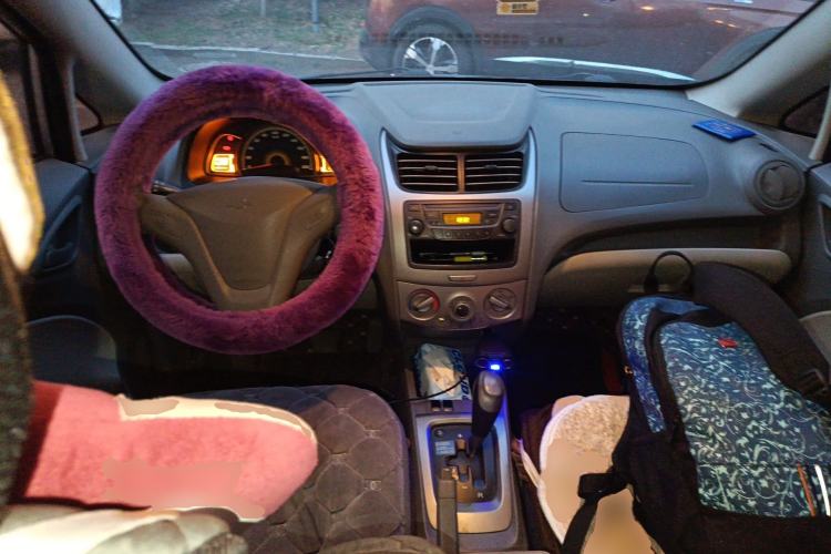 Used Chevrolet Sail 2013 Sedan 1.2L AMT Ideal Edition Center Console