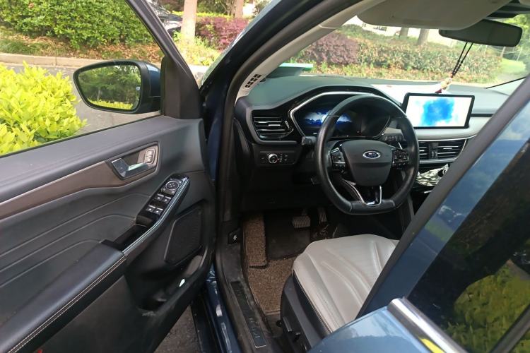 Used Ford Escape 2020 EcoBoost 245 Four-Wheel Drive Luxury Edition
