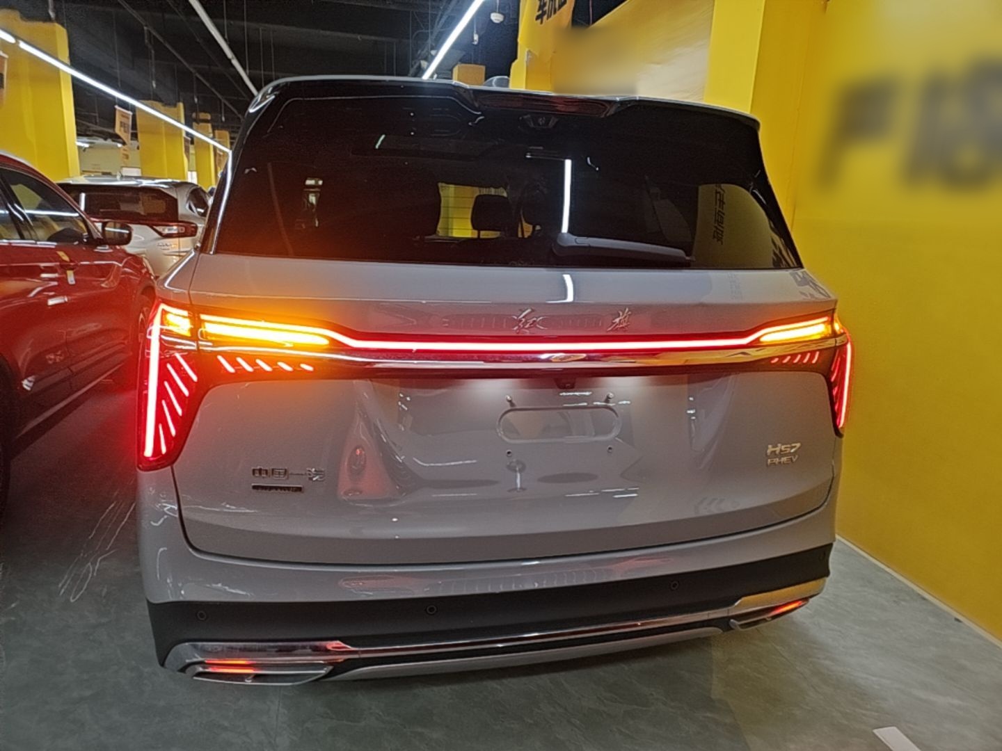 Hongqi HS7 PHEV 2024 2.0T PHEV Four-Wheel-Drive Flagship Edition 6 Seats — снимка 5