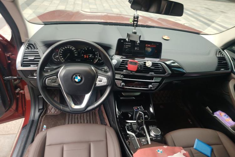 Used BMW X3 2019 xDrive25i Luxury Package Center Console