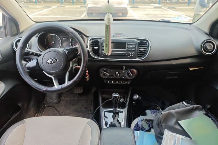 Used Kia Pegas 2017 1.4L Automatic Value Edition Center Console