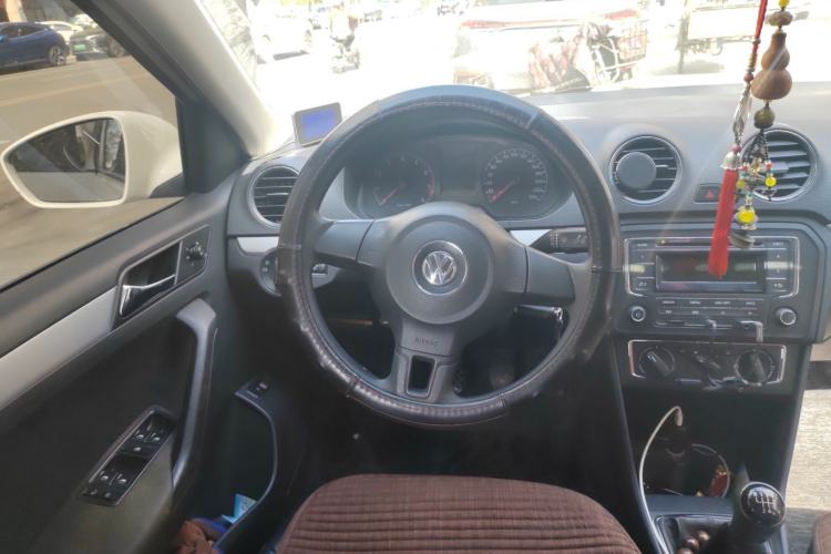 Used Volkswagen Jetta 2013 1.6L Manual Comfort Model Steering Wheel