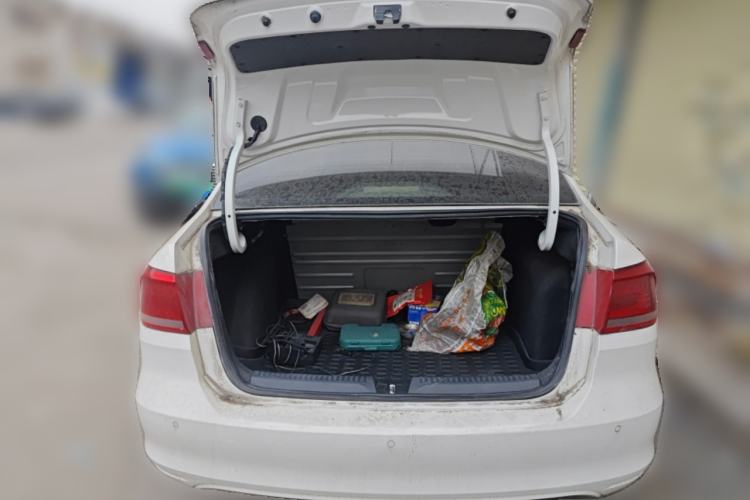 Used Volkswagen Santana 2013 1.6L Automatic Luxury Edition Trunk