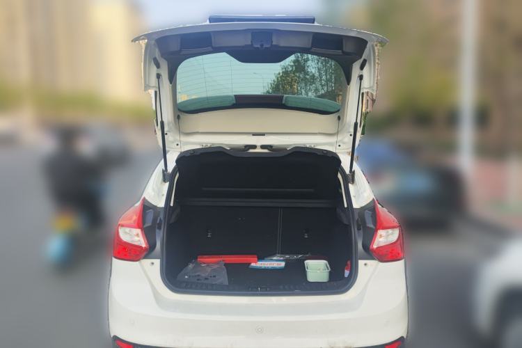 Used Ford Focus 2015 Sedan 1.6L Automatic Comfort Model Trunk