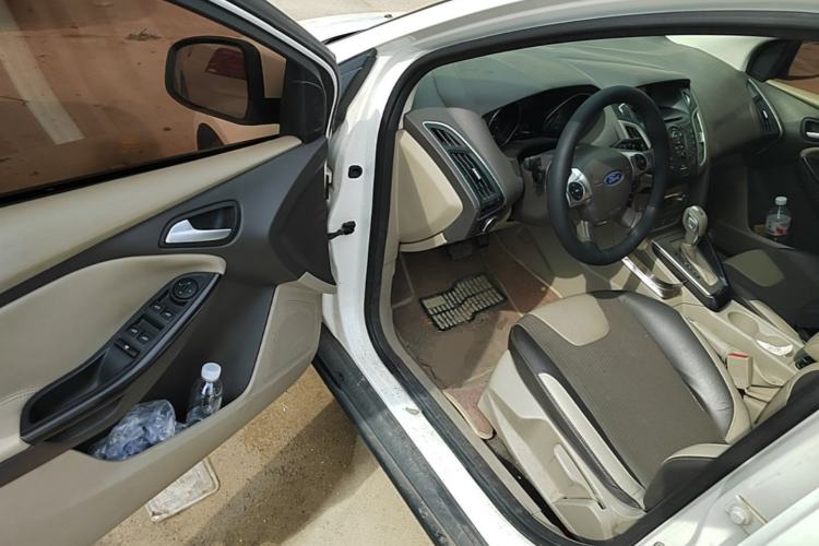 Used Ford Focus 2012 Sedan 1.6L Automatic Fashion Edition
